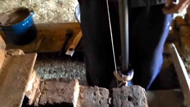 Русская печь. Чистим сажу и пепел. Часть 1 Прочистка борова  сундук.