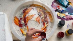 Эпоксидное блюдо с витражными прорисовками в смоле