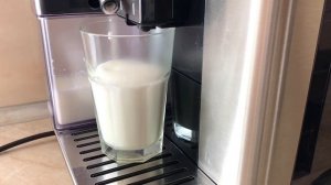 Кавомашина DELONGHI ECAM610.75.MB Prima Donna Soul. Delonghi cappuccino. Капучино на Delonghi.