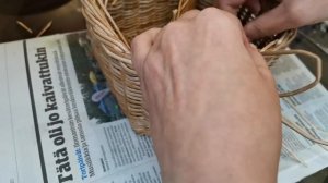 Корзинка  из бумажных трубочек.