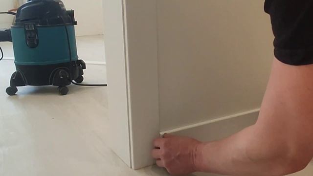 Установка и монтаж кварцевых плинтусов на квартире. Клей, углы и стыки. смотреть онлайн