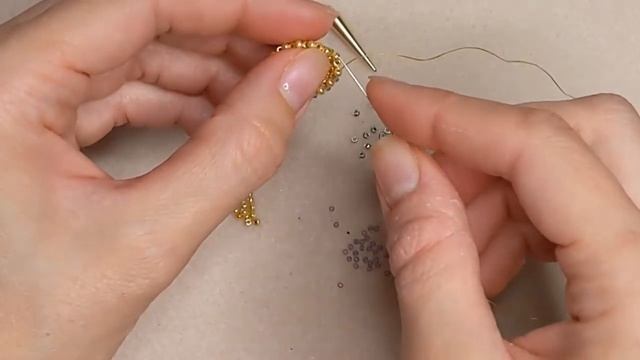 Как оплести квадратный кристалл 12x12 КРУГЛЫМ бисером. Beaded earrings tutorial Subtitles