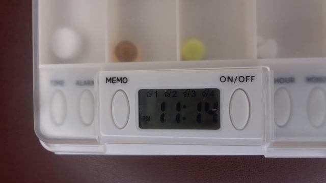 Таблетница. Устройство. Часы и Четыре Будильника. Применение. Личное Мнение. Обзор смотреть онлайн