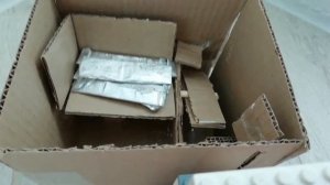 Автомат для продажи жвачек из картона.