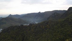 Вид на бывший аэродром г. Карачаевск, поселок Коста Хетагурова, Мара Аягы, и две реки Кубань и