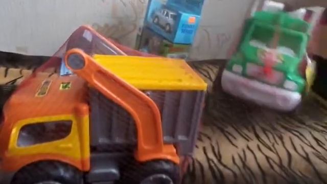 Покупки подарков для деток (часть 1 ) смотреть онлайн