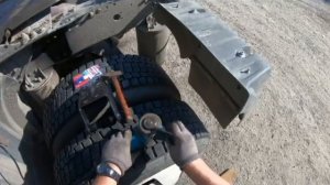 Замена кронштейна заднего амортизатора; замена амортизатора