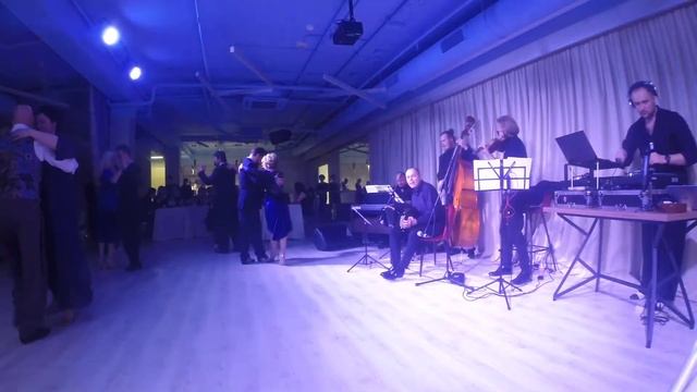 01. Organito De La Tarde (Catulo Castillo) смотреть онлайн