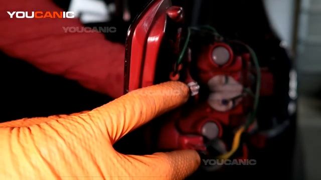 2015–2021 Kia Sedona - Rear Turn Signal Light Bulb Replacement смотреть онлайн