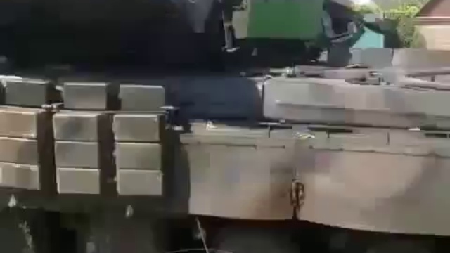 17 06 2014 Луганск Захваченный народным ополчением украинский танк смотреть онлайн