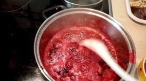 Пятиминутка для варенья из ежевики   ароматного  и  густого (без добавления воды) понравится всем