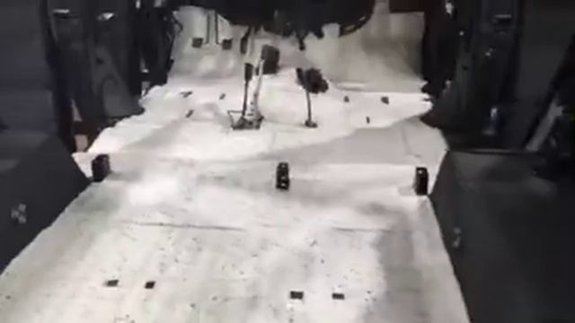 Сверху виброизоляции наносим шумоизолятор Бибитон. Внушительный «бутерброд шумки» на УАЗ Хантер смотреть онлайн