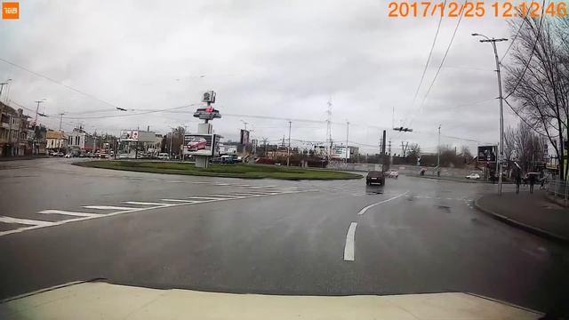 67 подрезал маршрутку тот что подрезал и меня не адекватные водители в Запорожье смотреть онлайн