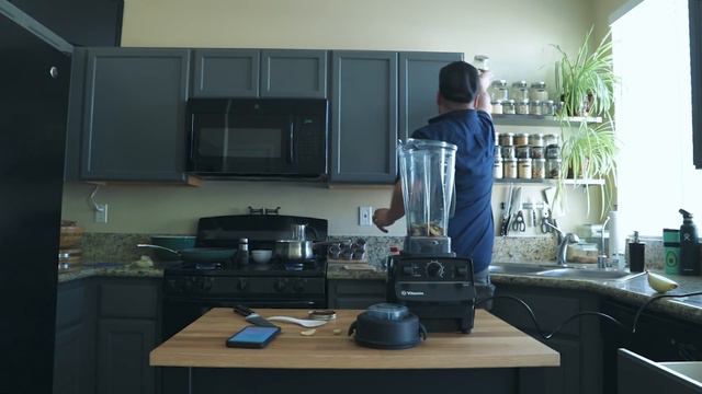 Easy Vegan Pasta with Spicy Chipotle Cream Sauce and French Fried Onions (Three Ways) смотреть онлайн