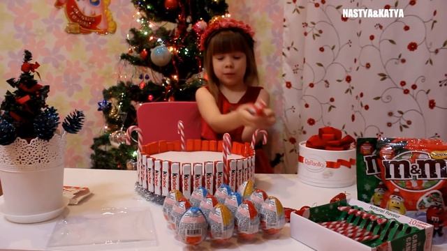 Делаем Новогодний Торт из сладостей смотреть онлайн