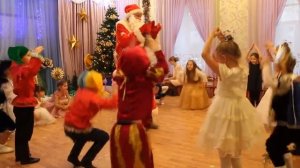 Танец-игра "Пенёчки-ёлочки".