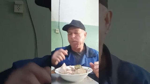 Куриная отварная ножка с огурцом ем на работе с аппетитом смотреть онлайн