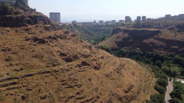 View from the bridge / Вид с моста на ущелье Раздан смотреть онлайн