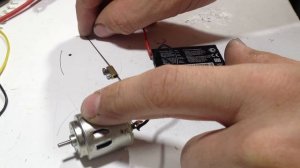 Самодельный резистор из грифеля от карандашей.