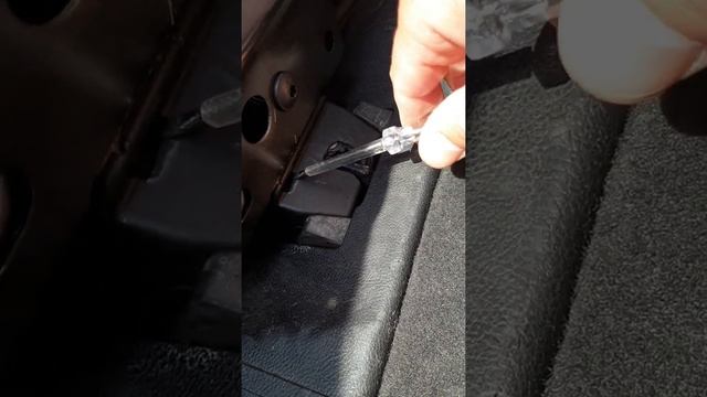 Releasing the lift door without power supply.Ford S-max 2015-2020