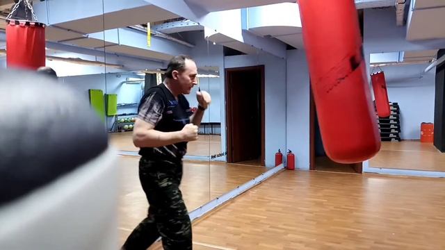 Ударка в Mix Fight,ММА .3 * 2 соединяем колено локоть -руки.(,Комбат Сават)///. смотреть онлайн