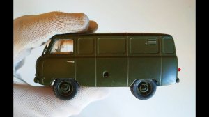 ПРО МАШИНКИ. УАЗ БУХАНКА 451М обзор редкой коллекционной модельки масштаб 1:43.