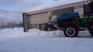 Уборка снега самодельным минитрактором переломка.