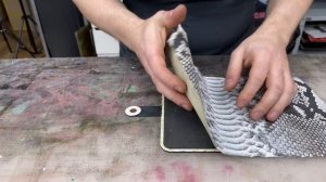 Изготовление чехла-книжки из кожи питона ?