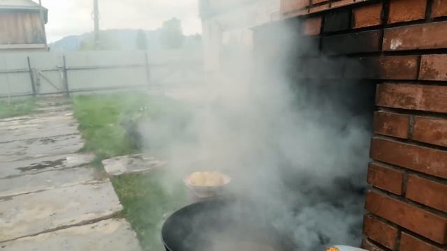 Мясо бобра в казане. смотреть онлайн