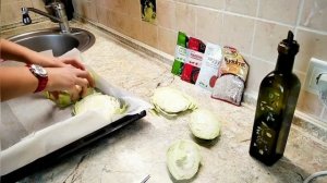 Запечённая капуста  в духовке . Очень вкусный и быстрый перекус. / Запечена капуста в духовці.