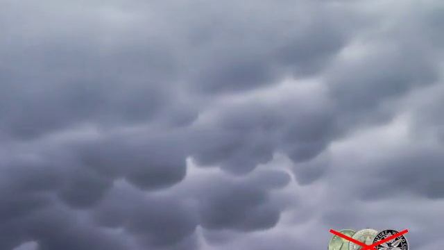 Облака Асператус над Москвой в районе Отрадное смотреть онлайн