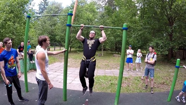 СИЛЬНЫЕ ПАРНИ ПОДТЯГИВАЮТСЯ. смотреть онлайн