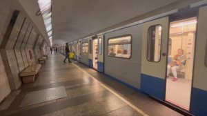 Электропоезд 81-760/761 «Ока» на станции «Сухаревская»