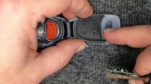 How to change a 2009 Hyundai Accent 3 Button Keyless Entry Remote Battery