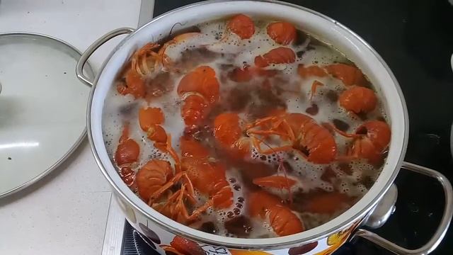 Как варить раков дома. How to cook crayfish at home.mp4