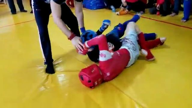 ММА 14-15лет 55кг (я в синем) смотреть онлайн
