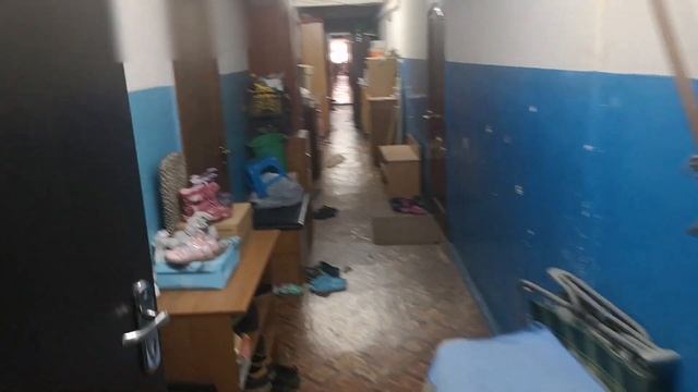 ОБЩЕЖИТИЕ// Наша комната в общежитии// Уборка смотреть онлайн