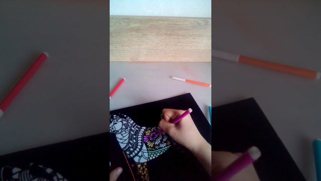 Раскраска ,6 цветами   почти всеми цветами рагуги    возможно ли раскрасить  собаку ?? смотреть онлайн