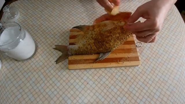 Лещ, запеченный с овощами