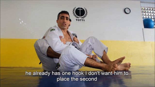 BJJ techniques: IBJJF Referee Rodrigo Totti teaches foot attack starting from back defens