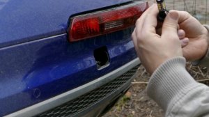 Audi Q7 4M, Rückfahrscheinwerfer, Leuchtmittelwechsel, Reversing light bulb replacement