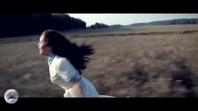 Мини клип. Мини клип. Мини клип. Клип моря в горах читает рэп. Актриса в клипе make a memory.