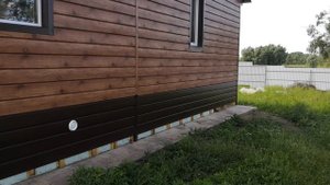 Дом обшитый металлическим сайдингом иммитация  бруса. Цвет светлое дерево 3D