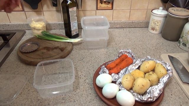 Необычный и вкусный салат Оливье. Секрет в способе приготовления овощей и добавлении морепродуктов