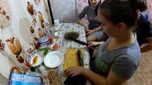 ВЛОГ : КУШАЕМ РОЛЛЫ ВСЕЙ СЕМЬЕЙ