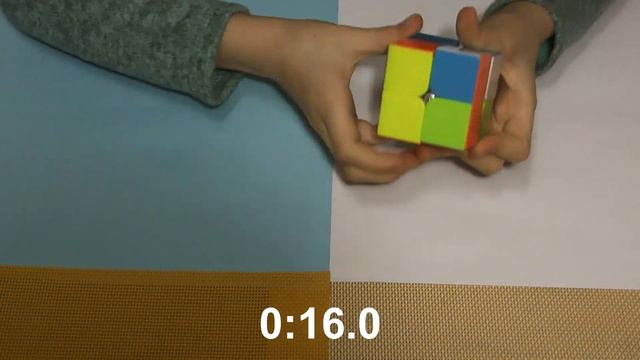 Восьмилетняя девочка собирает КУБИК РУБИКА 2х2 за 29 секунд смотреть онлайн