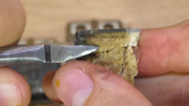 Палладий и золото из регулятора напряжения.
