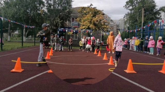 Спортивная площадка МБ ДОУ "Детский сад №120" смотреть онлайн