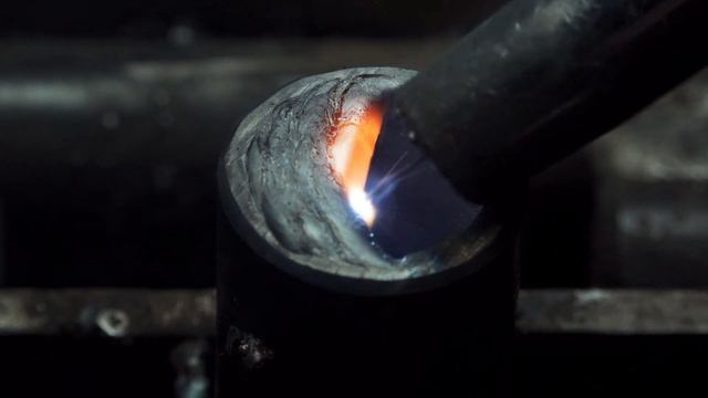 Как заварить ЗАГЛУШКУ без ЗАГЛУШКИ? на малых диаметрах трубы! Сварка полуавтоматом. смотреть онлайн