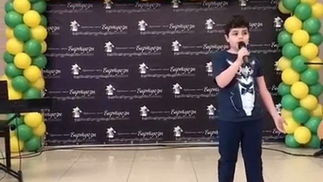 Как научить ребенка петь
